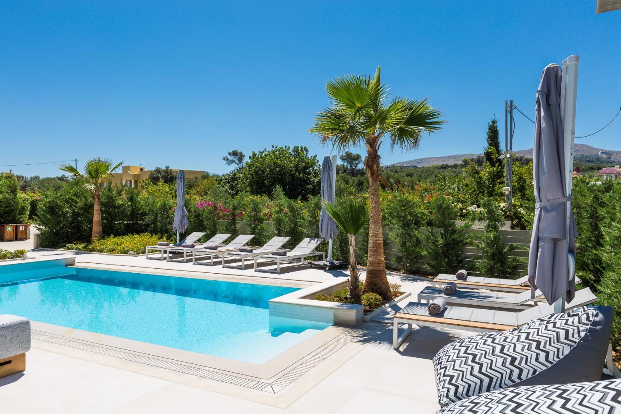 Vasilios Villa, With Pool, Gym & Close To Beach, By Thinkvilla Loutra  Exterior photo