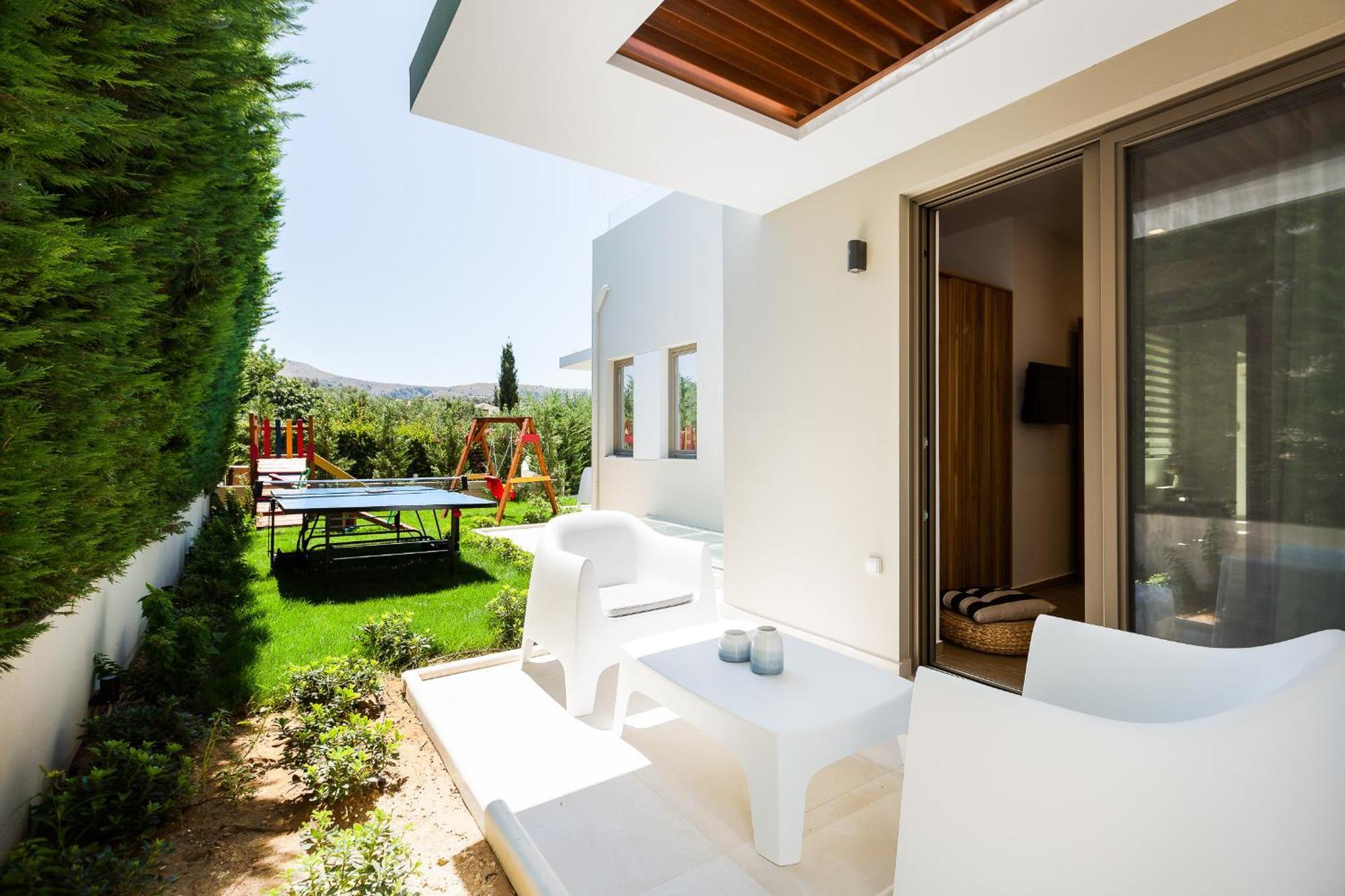 Vasilios Villa, With Pool, Gym & Close To Beach, By Thinkvilla Loutra  Exterior photo