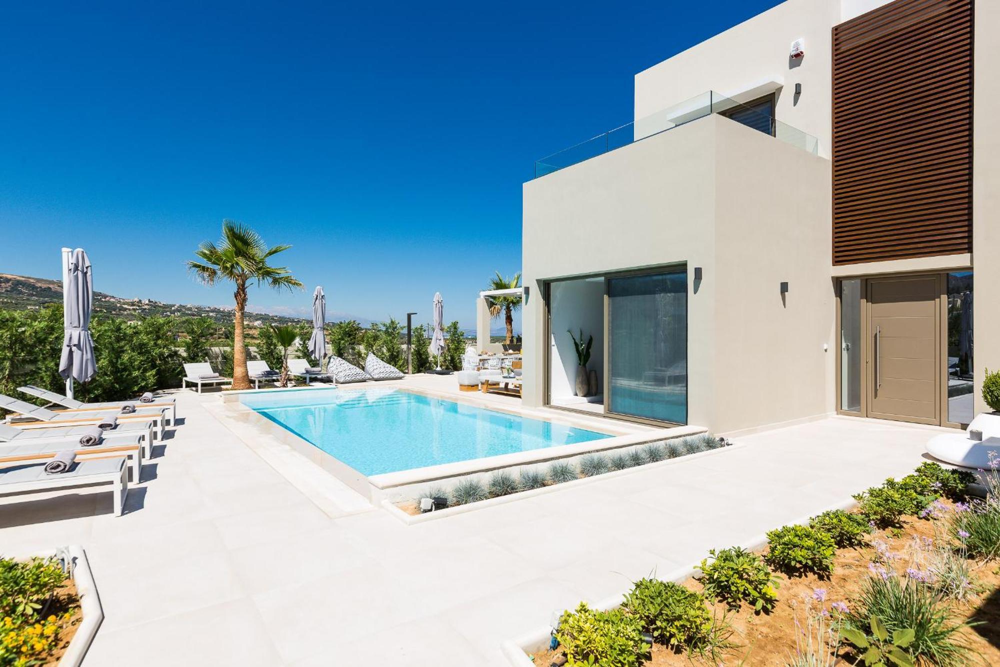 Vasilios Villa, With Pool, Gym & Close To Beach, By Thinkvilla Loutra  Exterior photo